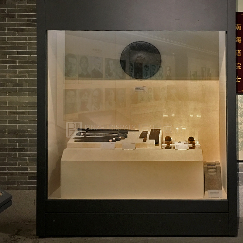 Museum, art stand