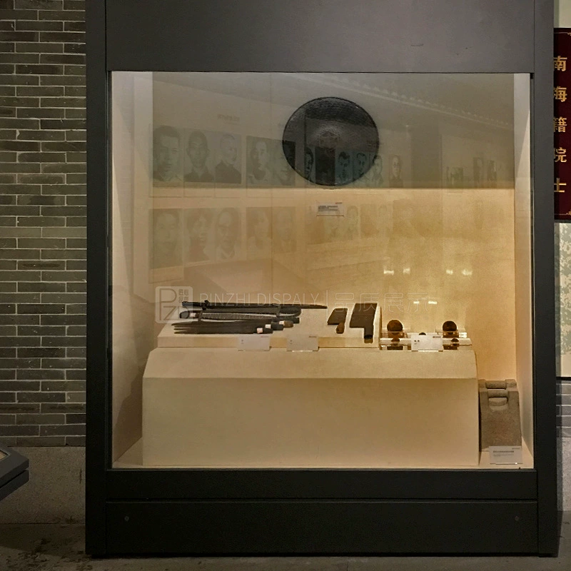 Museum, art stand