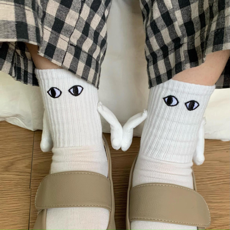 Magnetic Couple Socks, White Socks with Magnets for Spring and Autumn, Cute Mid-Calf Socks That Automatically Connect Hands