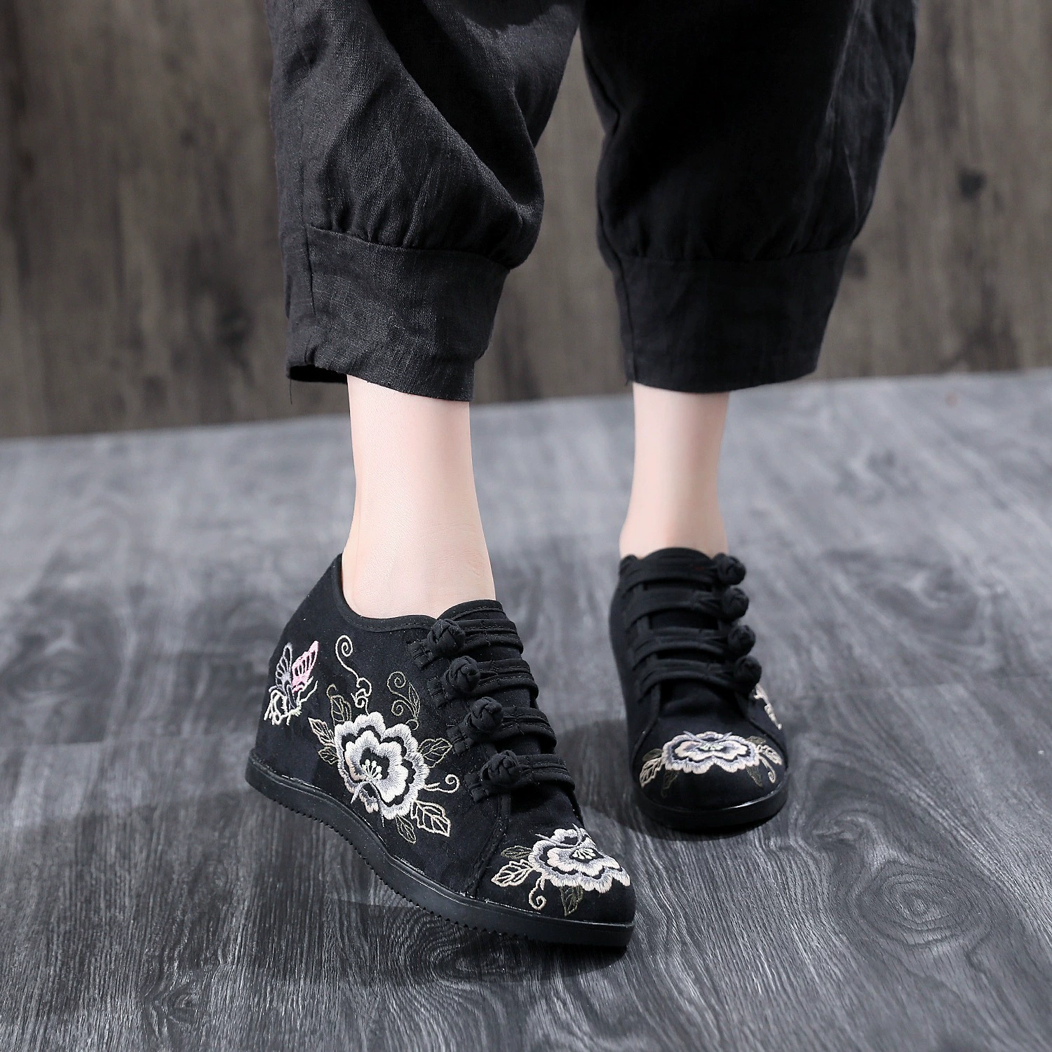 Новые весенне-осенние однослойные туфли с вышивкой, тканевые туфли, женские в этническом стиле, квадратный танец, увеличение роста на 6 см
