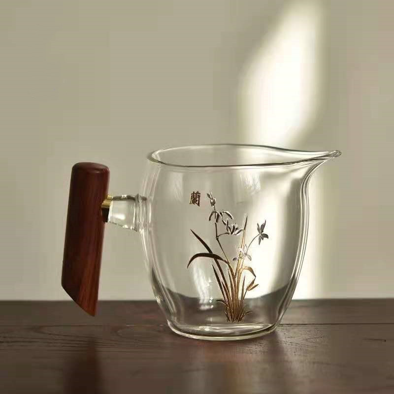 Wood Sparrow Public Cup, Japanese-style wooden-handled glass public cups, thick glass tea divider, tea set accessories, tea sea
