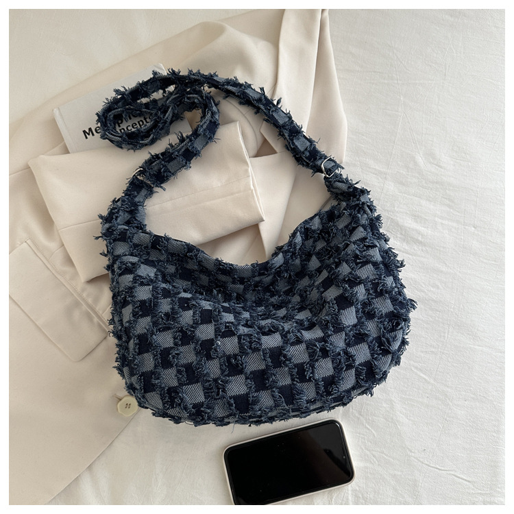 Casual and fashionable crossbody bag 2025 new style large-capacity simple checkered single-shoulder bag, personalized and versatile, lightweight underarm bag undefined
