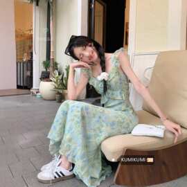 茶歇法式碎花吊带连衣裙女夏季2026新款修身显海边度假沙滩长裙