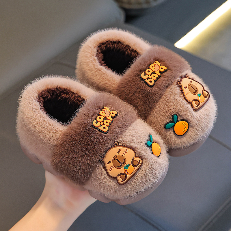 Zapatillas de algodón de invierno para niños Capibara, zapatillas de algodón para niños y niñas calientes y pelusa para padres e hijos, bolsas de niños mayores y zapatos de algodón gruesos.