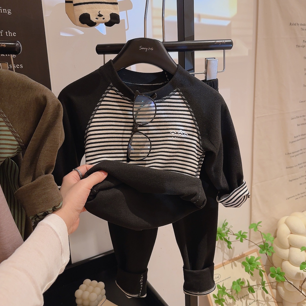 Niños con ropa doméstica nuevos niños calentados lana seda niñas pijamas gruesas chaquetas de terciopelo de otoño pantalones de otoño ropa infantil
