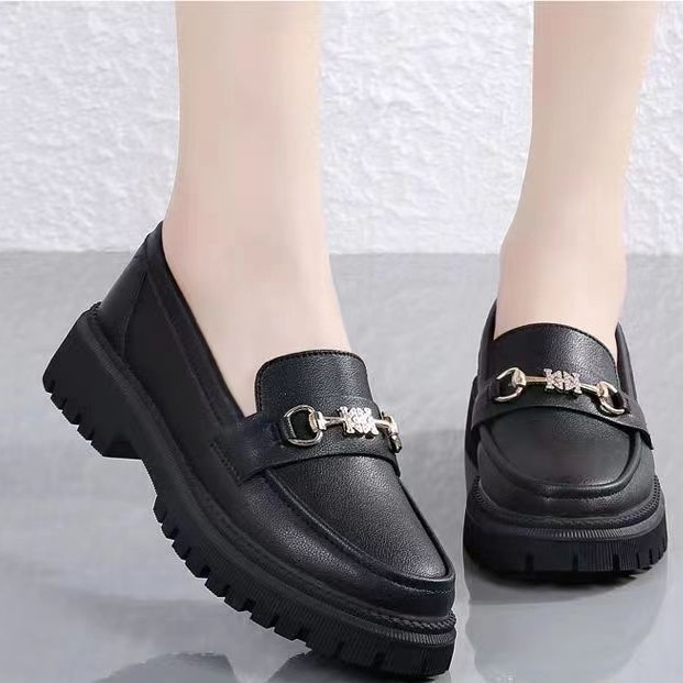 2026 primavera y verano nuevo hombre pequeño estilo estilo inglés Lefour zapatos de mujer muffin soleas negras zapatos de mujer