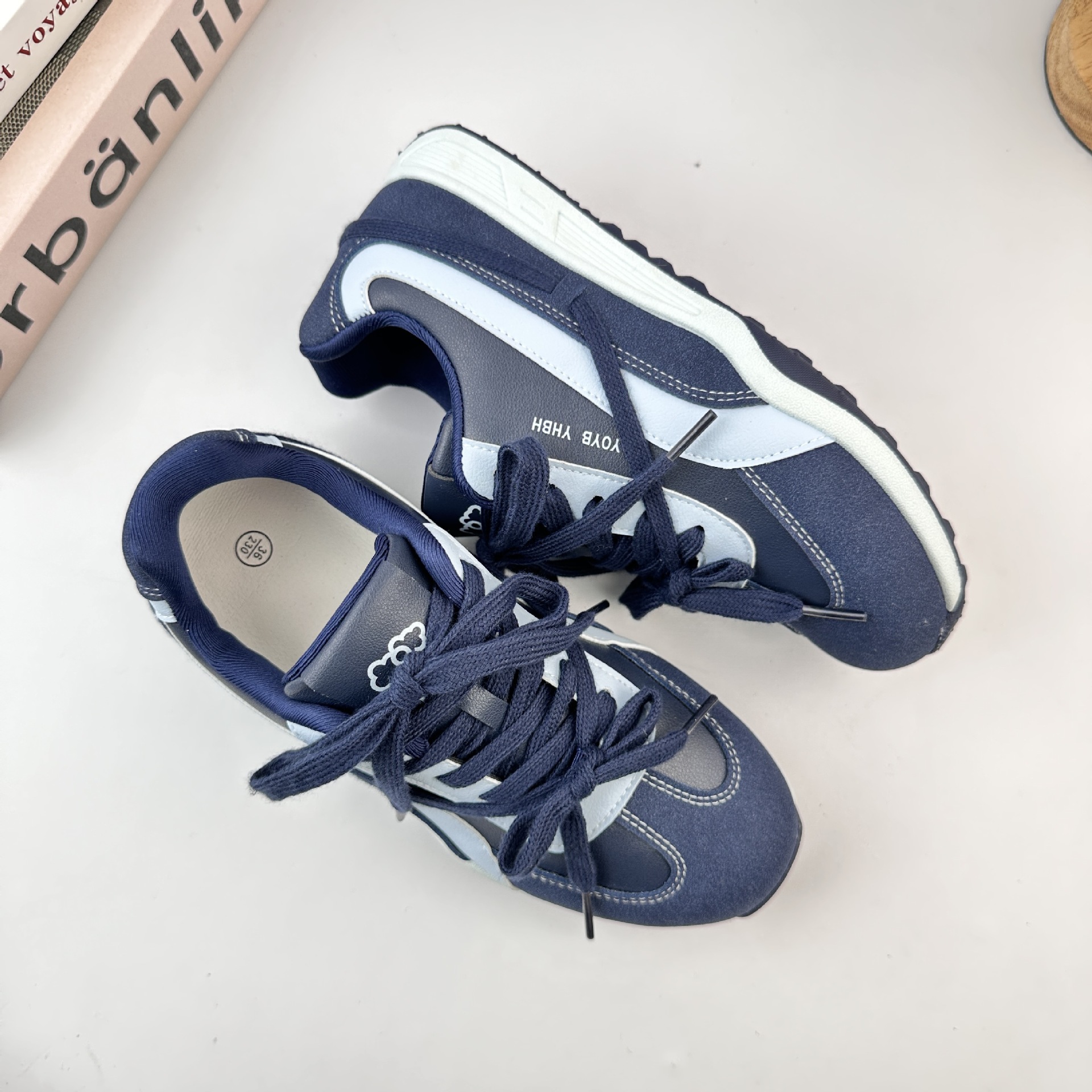 Farbo coreano sensación de chicas zapatos puff versátiles 2025 nuevos zapatos de entrenamiento transpirables zapatos blancos zapatos Gump zapatos