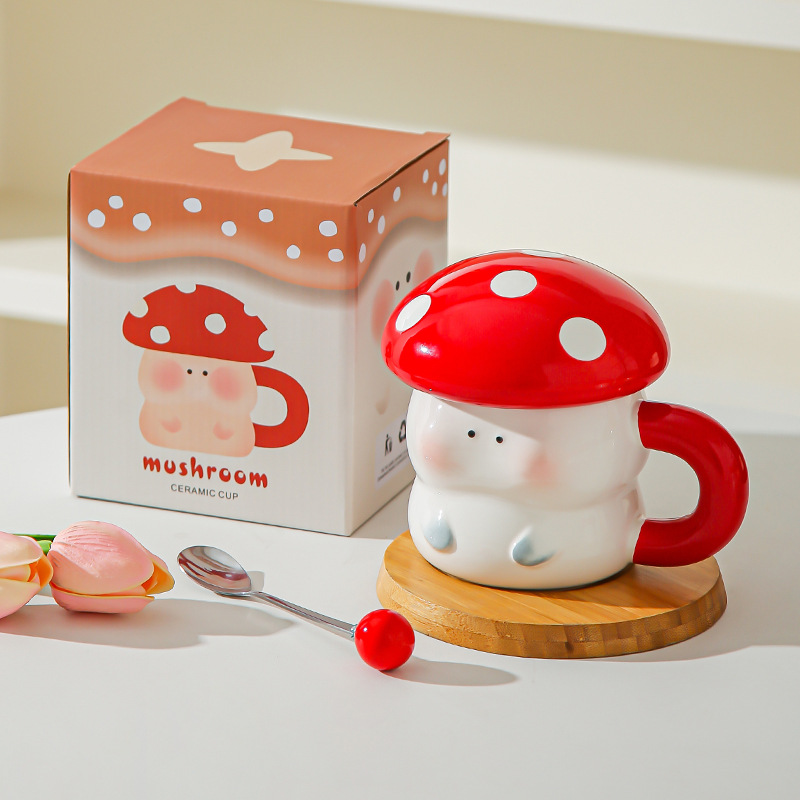 Corazón de una niña encantadora taza de cerámica de hongos con tapa de mano con regalo de alto valor creativo de cerámica taza de café