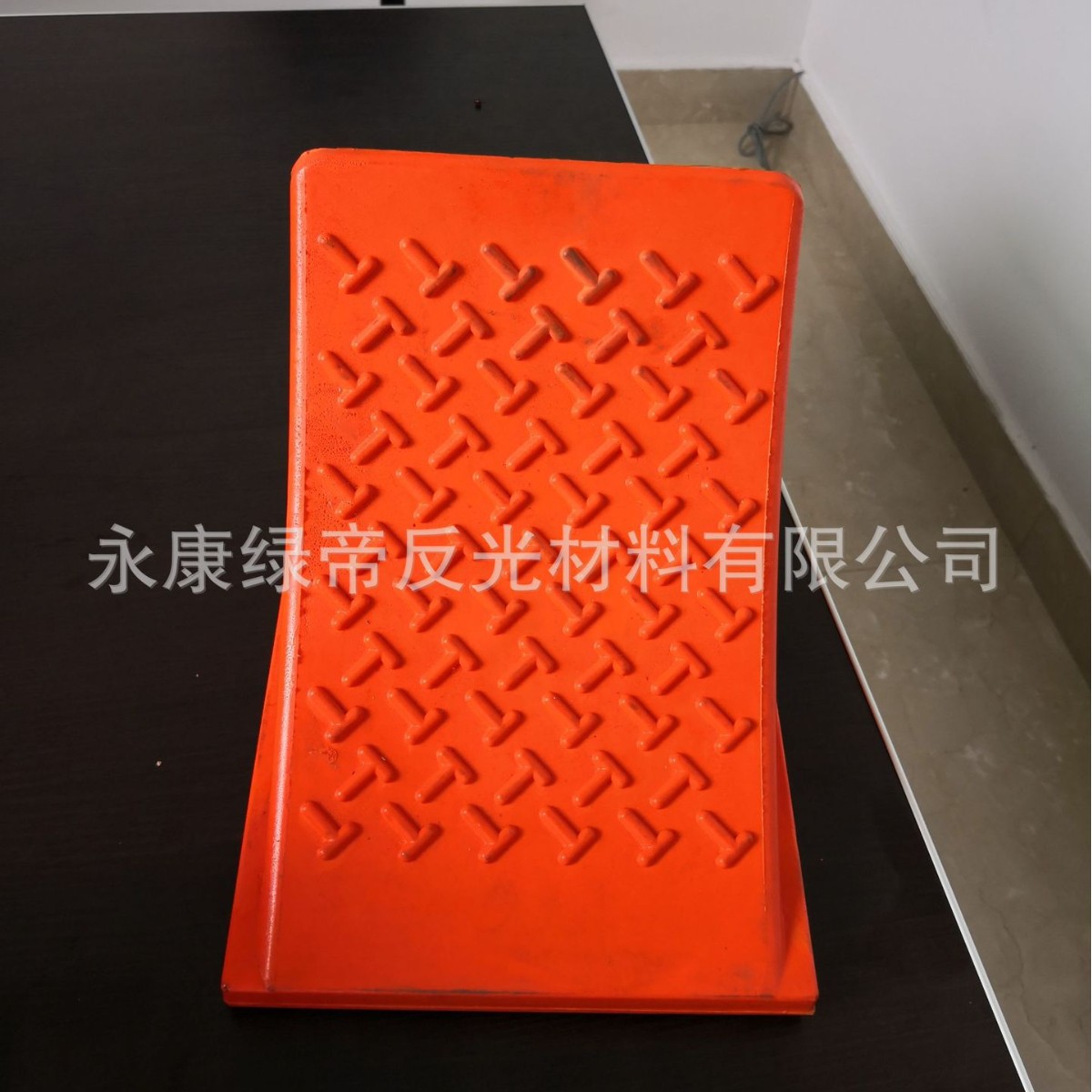 2018新款LNS三角木挡车停车楔刹大货汽车止滑器实心聚氨酯止退器