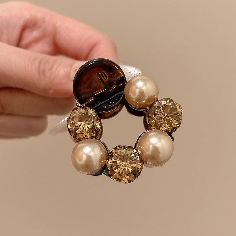 Temperamento diamante de perla clip para mujeres 2025 nuevo clip de tiburón pequeño clip de cabello detrás de la cabeza medio clip de cabello tocado