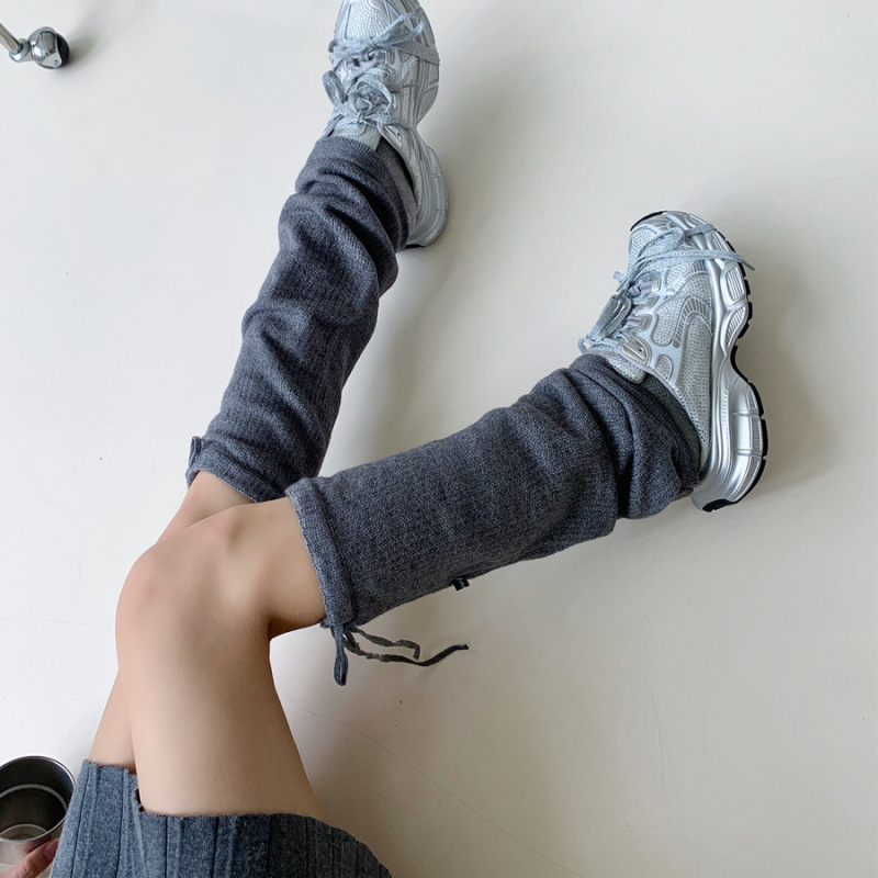 Buyers shop with basic knitted socks women's autumn and winter new gray leg sets fashionable warm JK hot girls pile socks