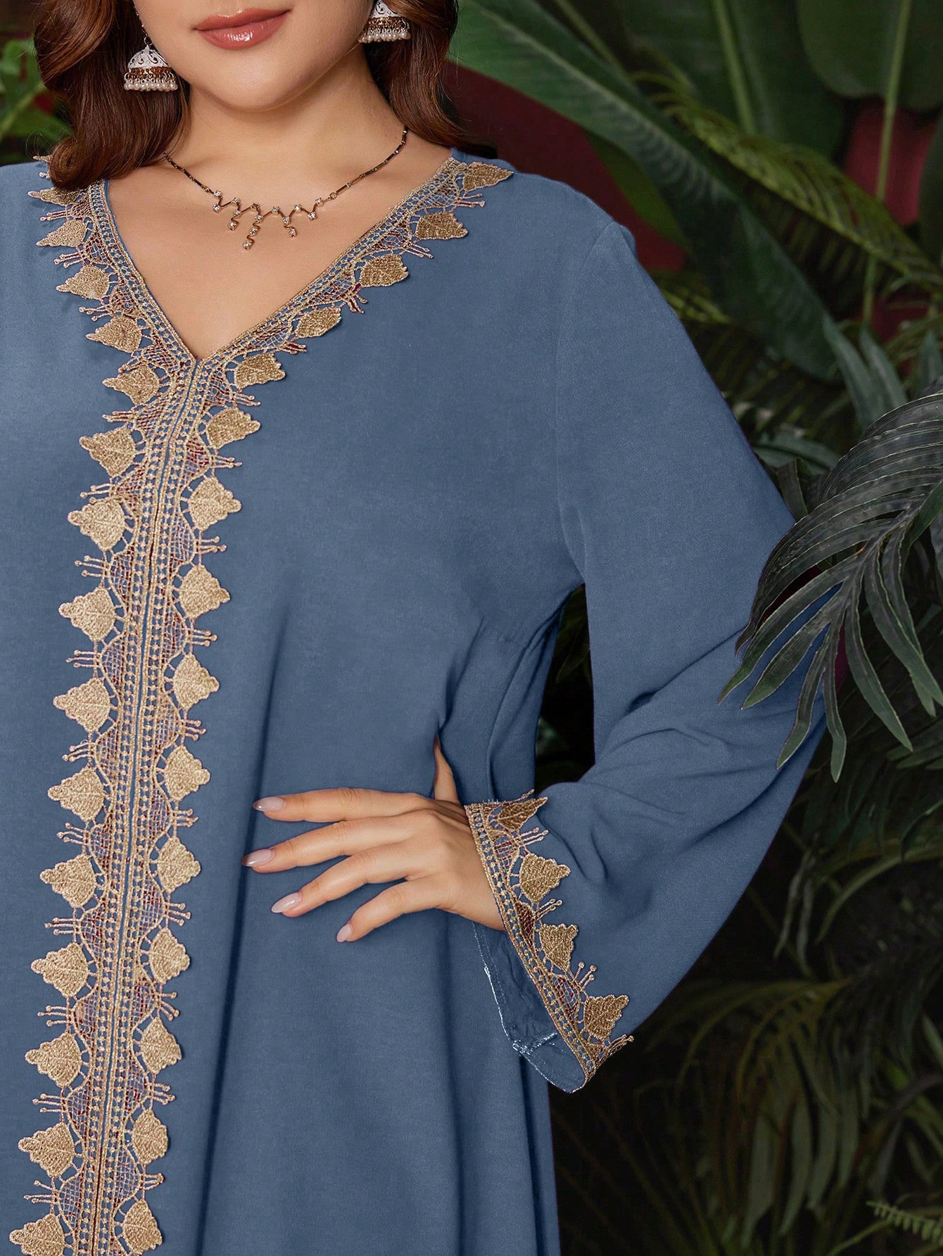 Ethno-Stil Damenkleid mit Stickerei, V-Ausschnitt, langen Ärmeln, lockerem Maxirock, Übergröße, exotische Herbstmode_voghion.com