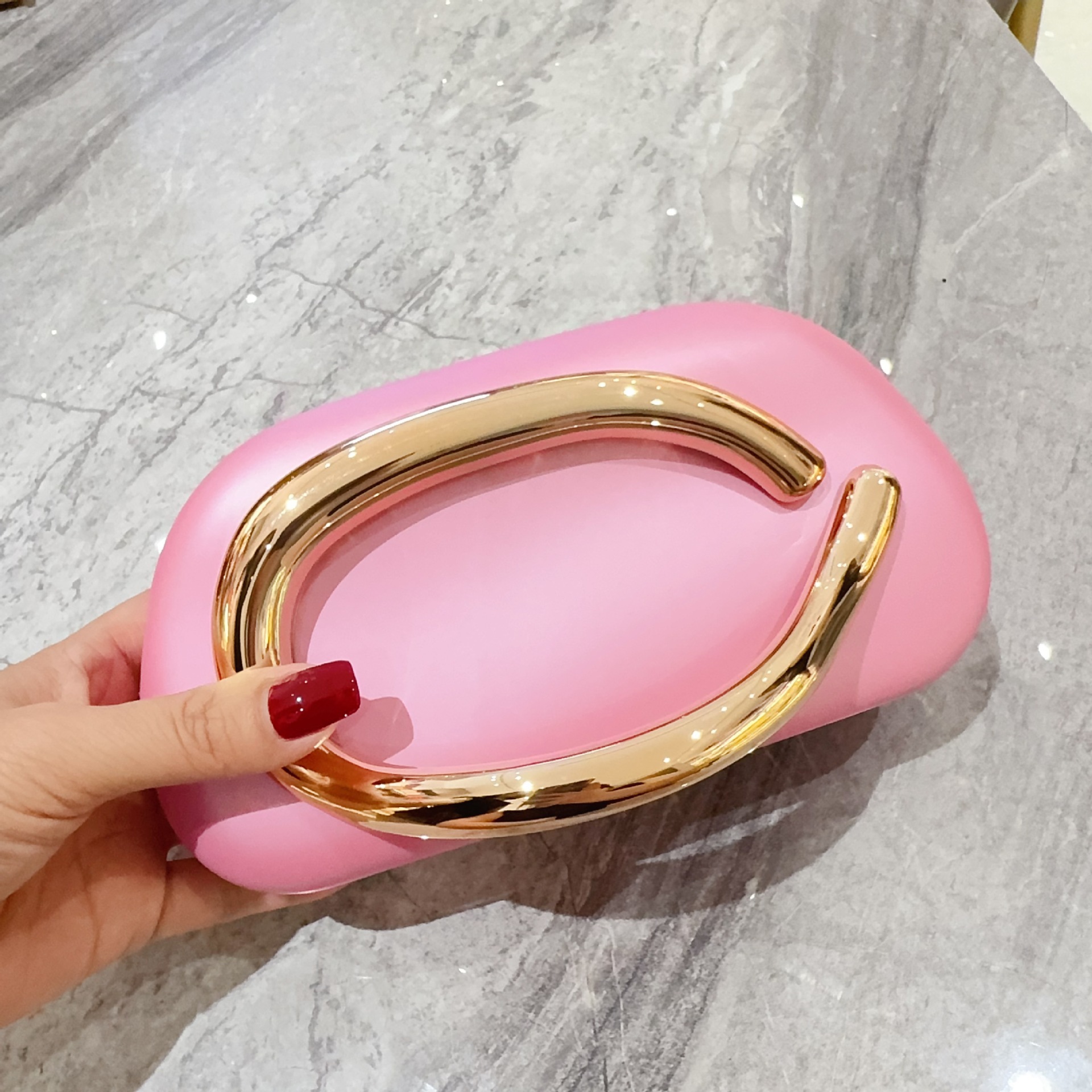 Europa y América tendencia transfronteriza bolsa de cena ligera de lujo bolsa acrílico cadena metal para llevar un solo hombro bolso de mano ropa de noche