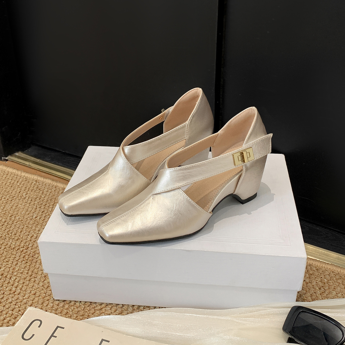 Retro summer sandals with hidden heel with metal buckle, universal shoes low-cut, french style, simple and elegant design, closed toe, wide stable heel