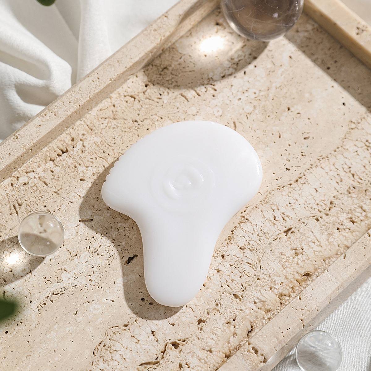 tabla de masaje facial con dispositivo de elevación de la frente debajo de los ojos de la cara y acupuntura de todo el cuerpo para dragar los meridianos y la varilla de extracción de tendones