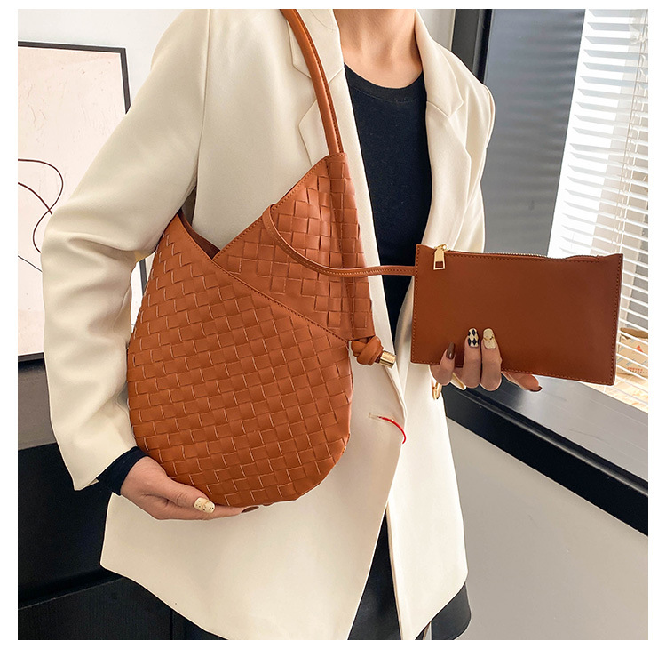 Women's Medium Pu Leather Solid Color Basic Vintage Style Weave Open Underarm Bag display picture 8