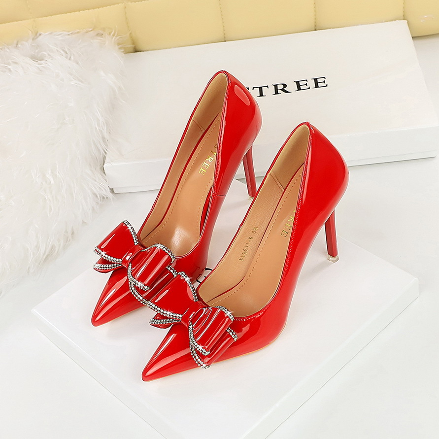 9511-H35 European And American Style Party Shoes, Thin Heel, Shallow Mouth, Pointed Toe, Shiny Patent Leather, Bowknot_vogvips.com