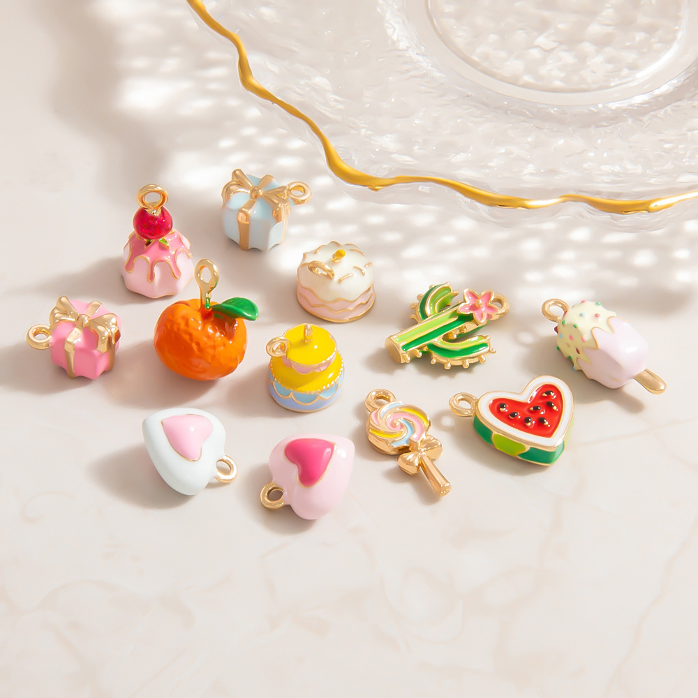 3g Weight 0.03µm Gold Plating Thickness Electroplating Gold Plating Process Pendant Jewelry Making Type KC Golden Plated Plating Material 1 Piece Quantity Alloy Material Heart Shape, Gift Box Pattern Cute Style Enamel, Plating Craft 1 Piece Alloy Heart Shape Gift Box Pendant 无
