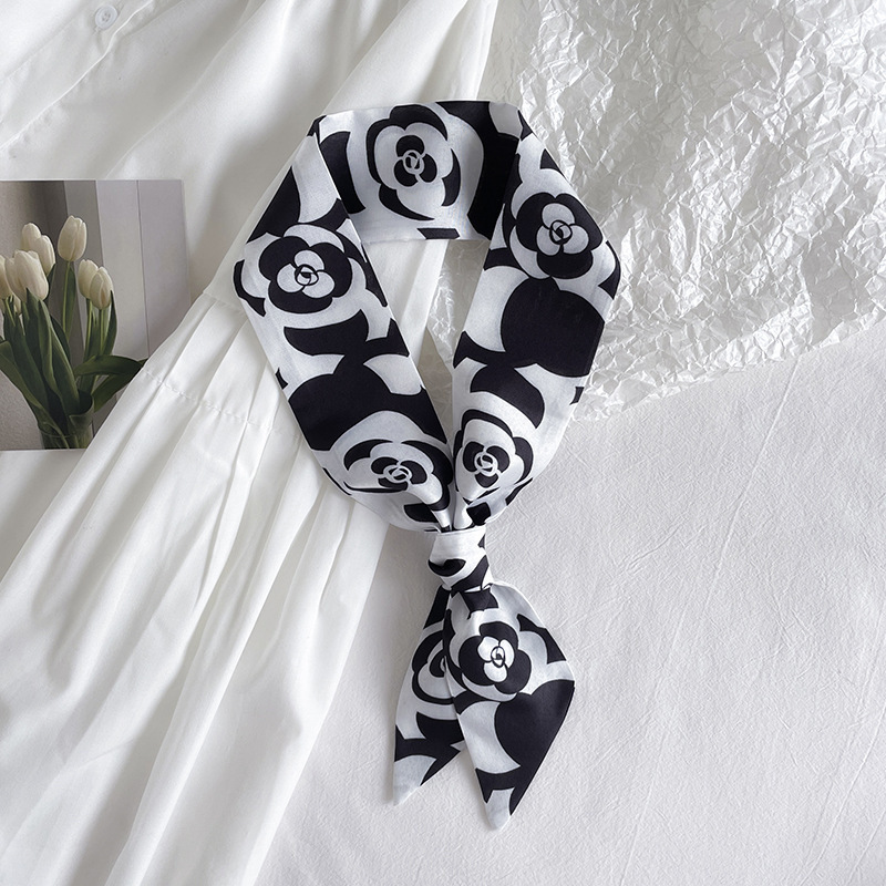 Черно-белая камелия