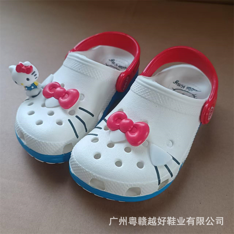 Popular Minions Co-Branded Beach Slippers, Three-Dimensional Hello Kitty Clogs for Boys and Girls, Outdoor Non-Slip Toe Caps, Soft Soles