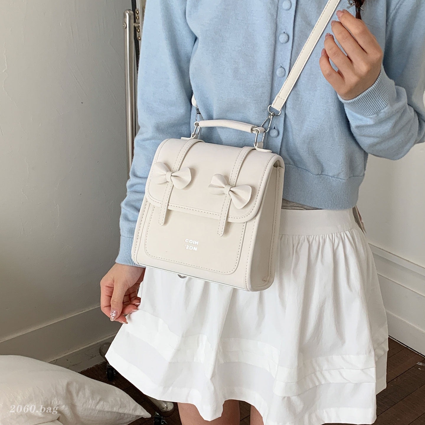 Mochila de temperamento de viaje femenino 2026 de alto valor de cara simple coreana mochila de viaje nuevo arco bolso pequeño