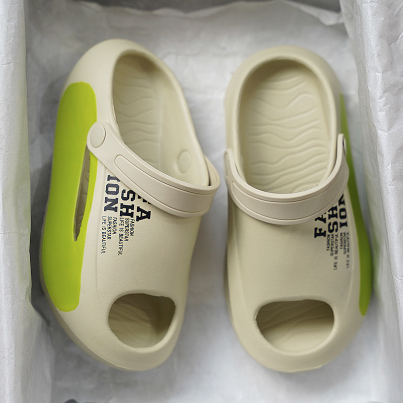 Sandalias para niños verano nuevo estilo tacón para niños, chanclas, agujeros, niños antideslizantes, zapatos de playa para niños grandes