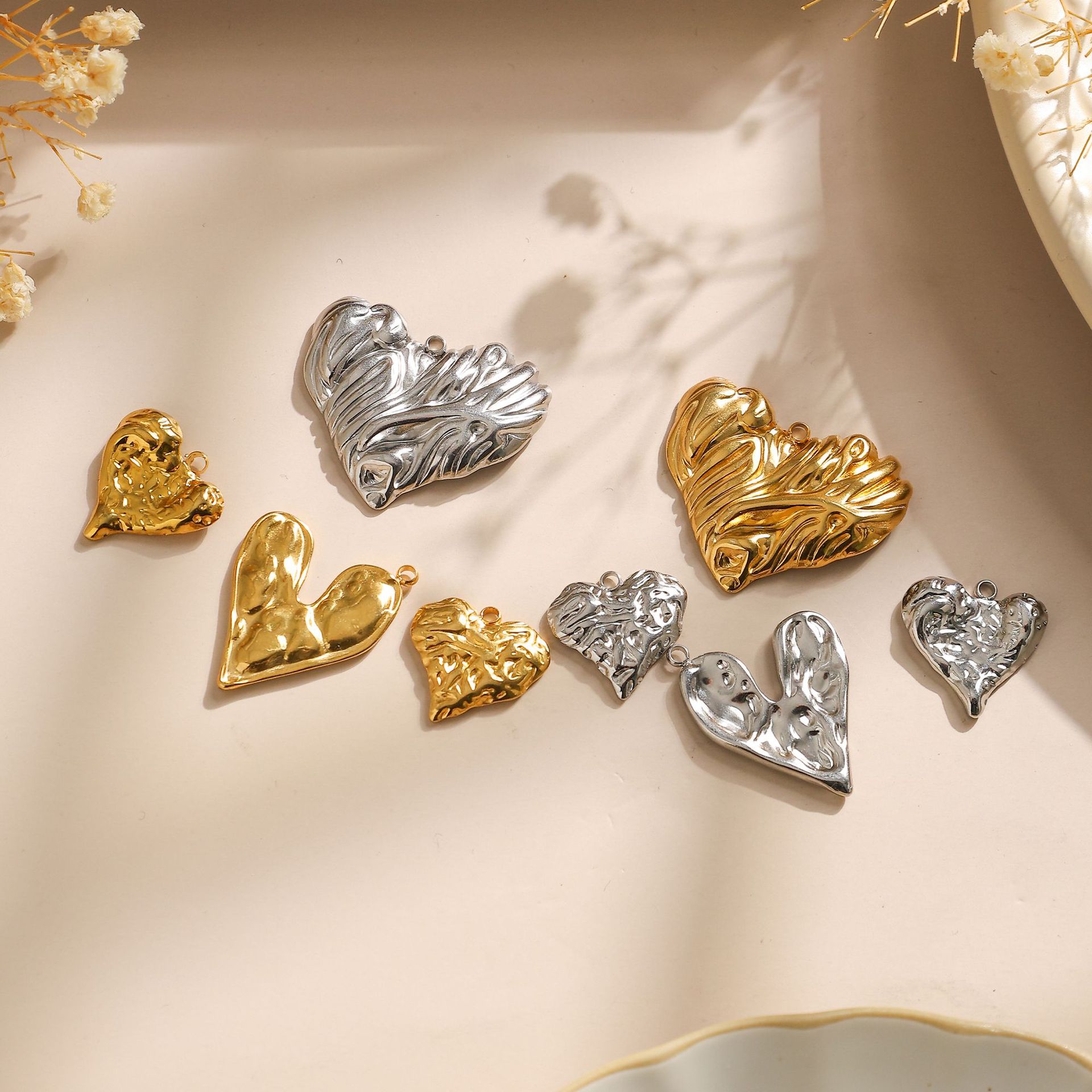 1 Piece Quantity 304 Stainless Steel Material 1 Piece 1.7*1.7CM 1.9*1.9CM 304 Stainless Steel 18K Gold Plated Heart Shape Pendant