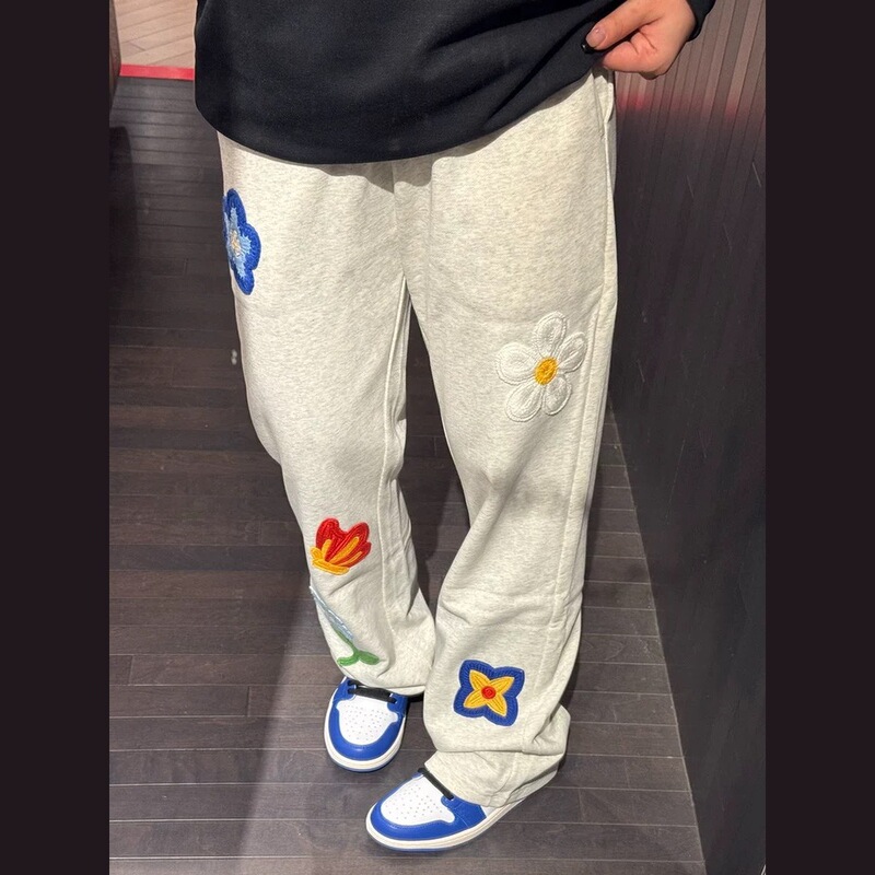 American Floral Embroidered Scimitar Sweatpants Men's Niche Design Loose Casual Sports Bootcut Straight Pants American Floral Embroidered Scimitar Sweatpants Men's Niche Design Loose Casual Sports Bootcut Straight Pants