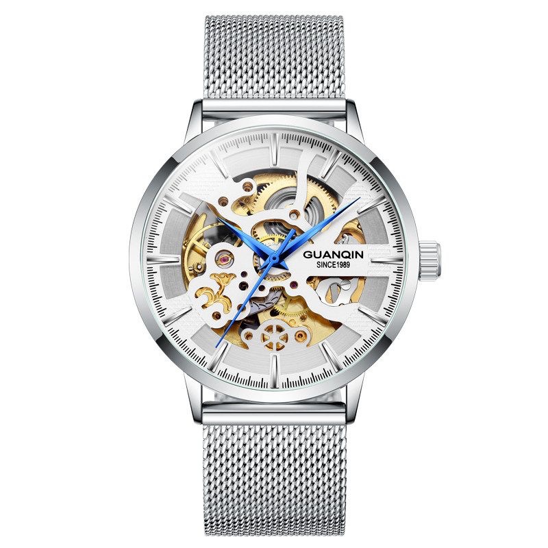 Cinturón de malla blanca con cáscara plateada