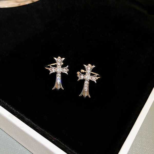 49# ear clip - silver cross (pair).