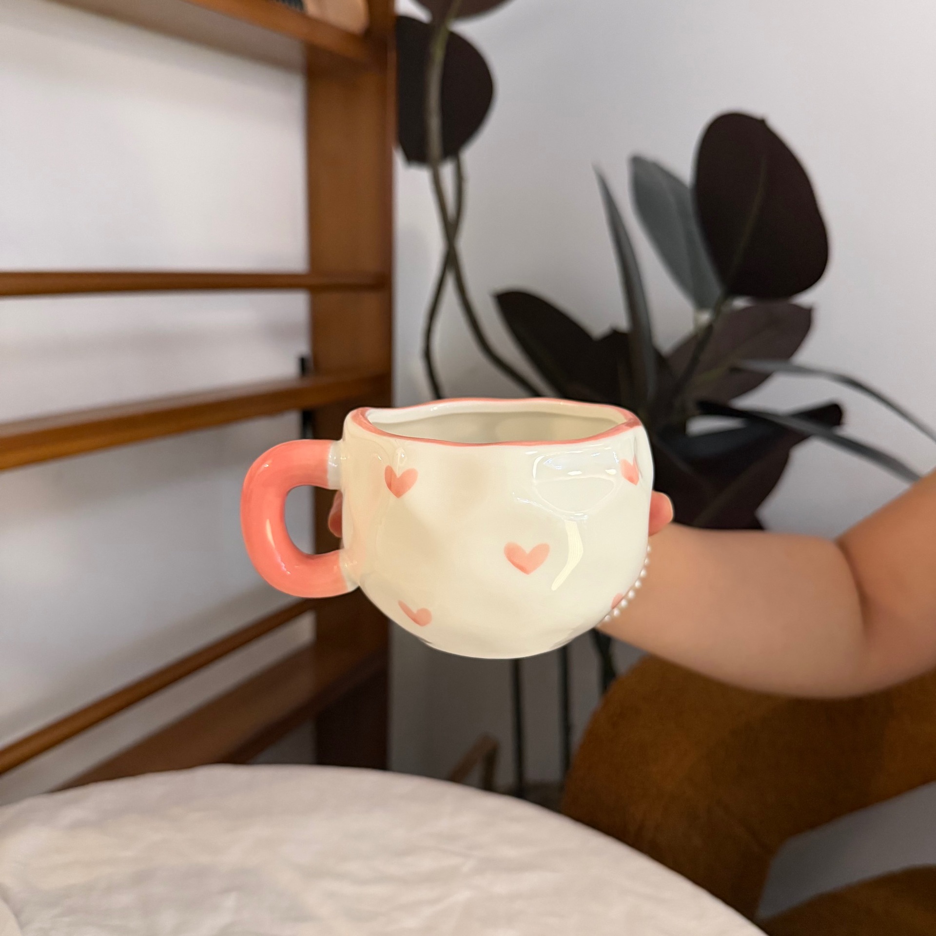 Tazas y platos de cerámica de flores retro de estilo coreano, tazas y platos de café irregular pellizcado a mano, tazas y platos de té de la tarde