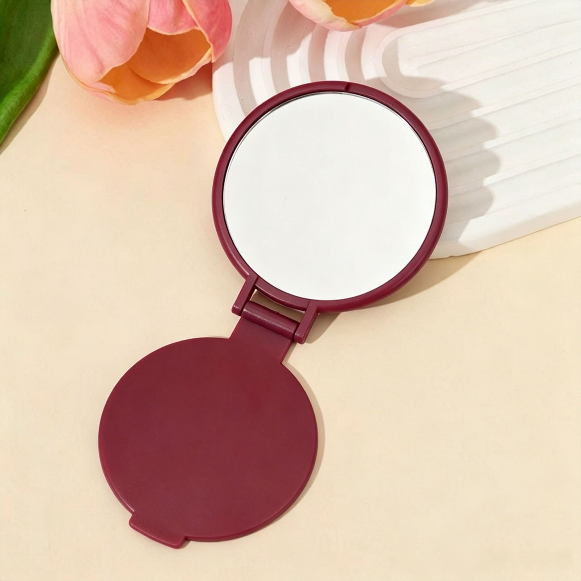 Espejo mini plegable conveniente para llevar con el cuerpo, espejo de maquillaje, espejo de bolsillo redondo, espejo pequeño, espejo publicitario, logotipo impreso, suministro de stock image 23