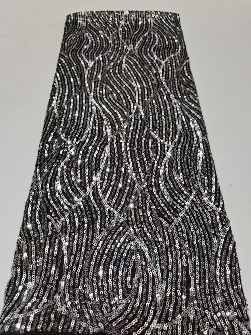 Nuevo en stock sequined tela onda patrón moda vestido ropa de los niños pettiskirt lentejuelas encaje JX2329
