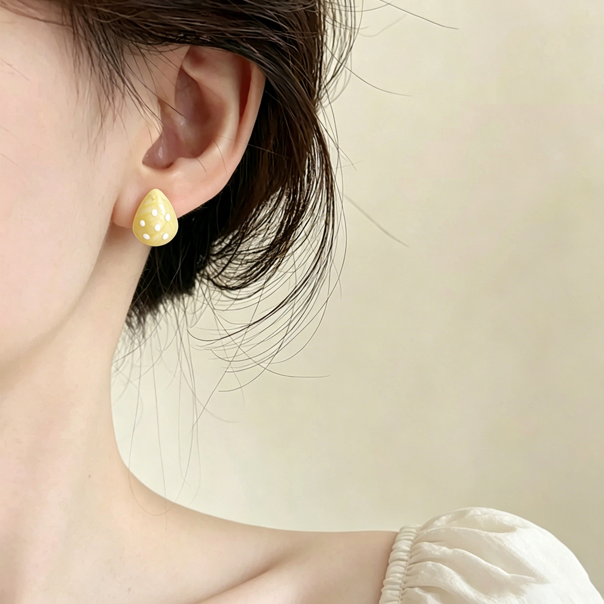EA2324 yellow