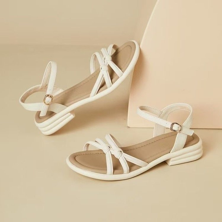 Sandalias de dedos desnudos de alto nivel con falda francesa hermosa 2026 verano nuevo tipo con sandalias para mujeres