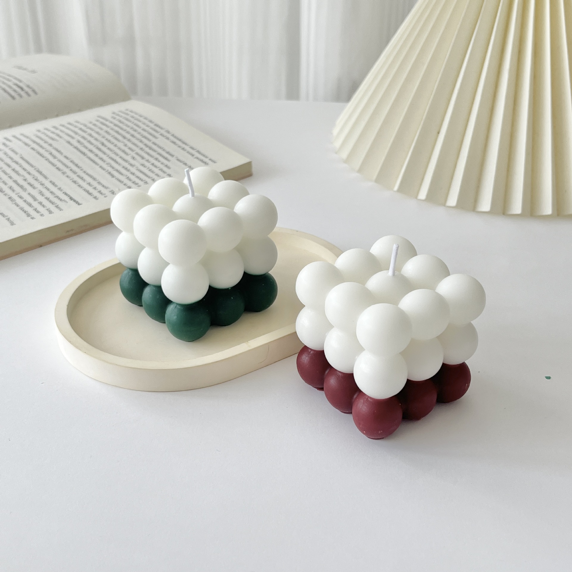 Venta caliente Navidad de dos colores Cubo de Rubik cera de soja encendido aromaterapia vela caja de regalo de mano al por mayor puede ser enviado en nombre