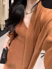港风复古包臀斜肩背心针织连衣裙套装女保暖中长款毛衣开衫两件套
