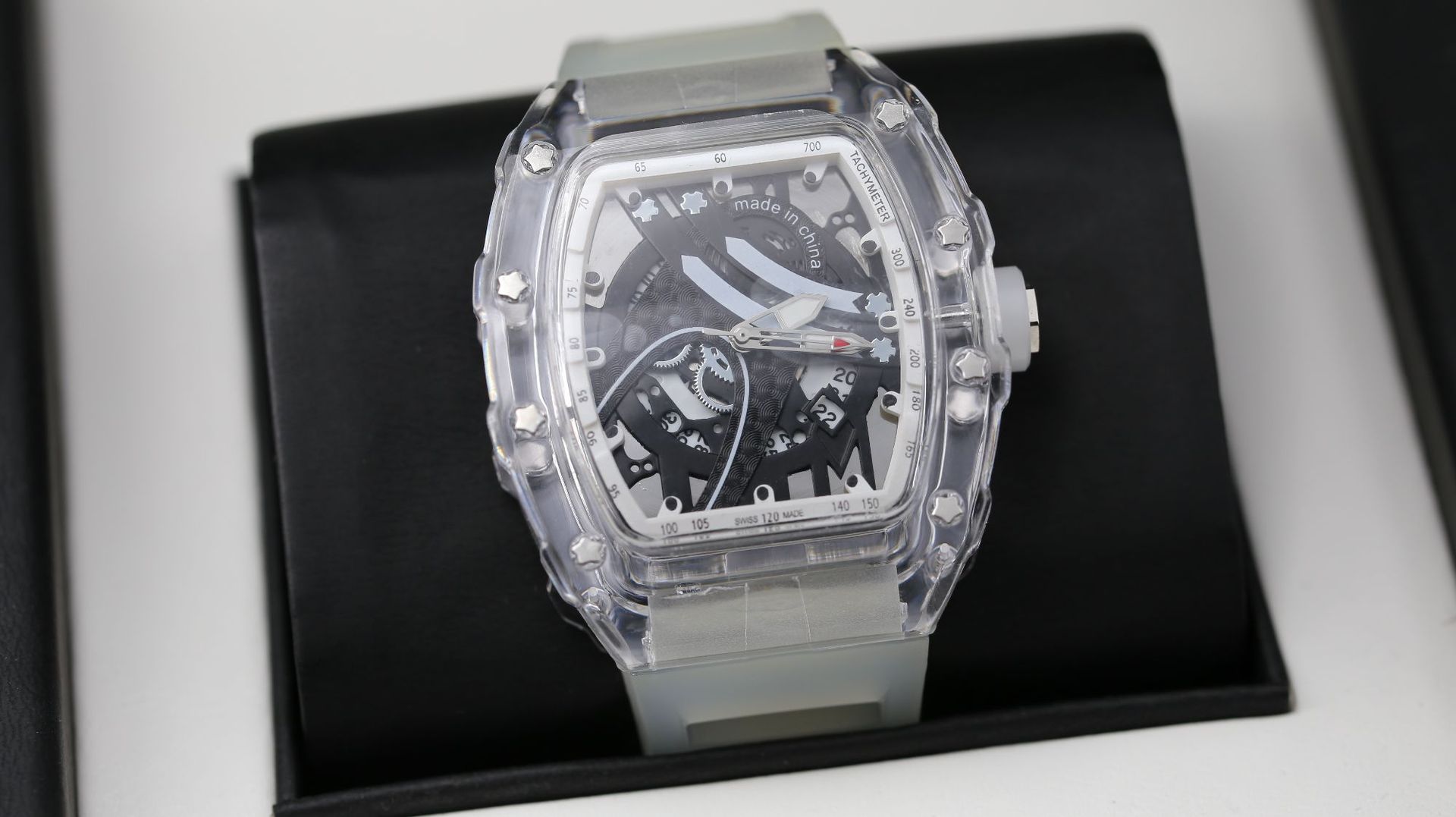 Orologio uomo quarzo luminoso design a botte trasparente_voghion.com