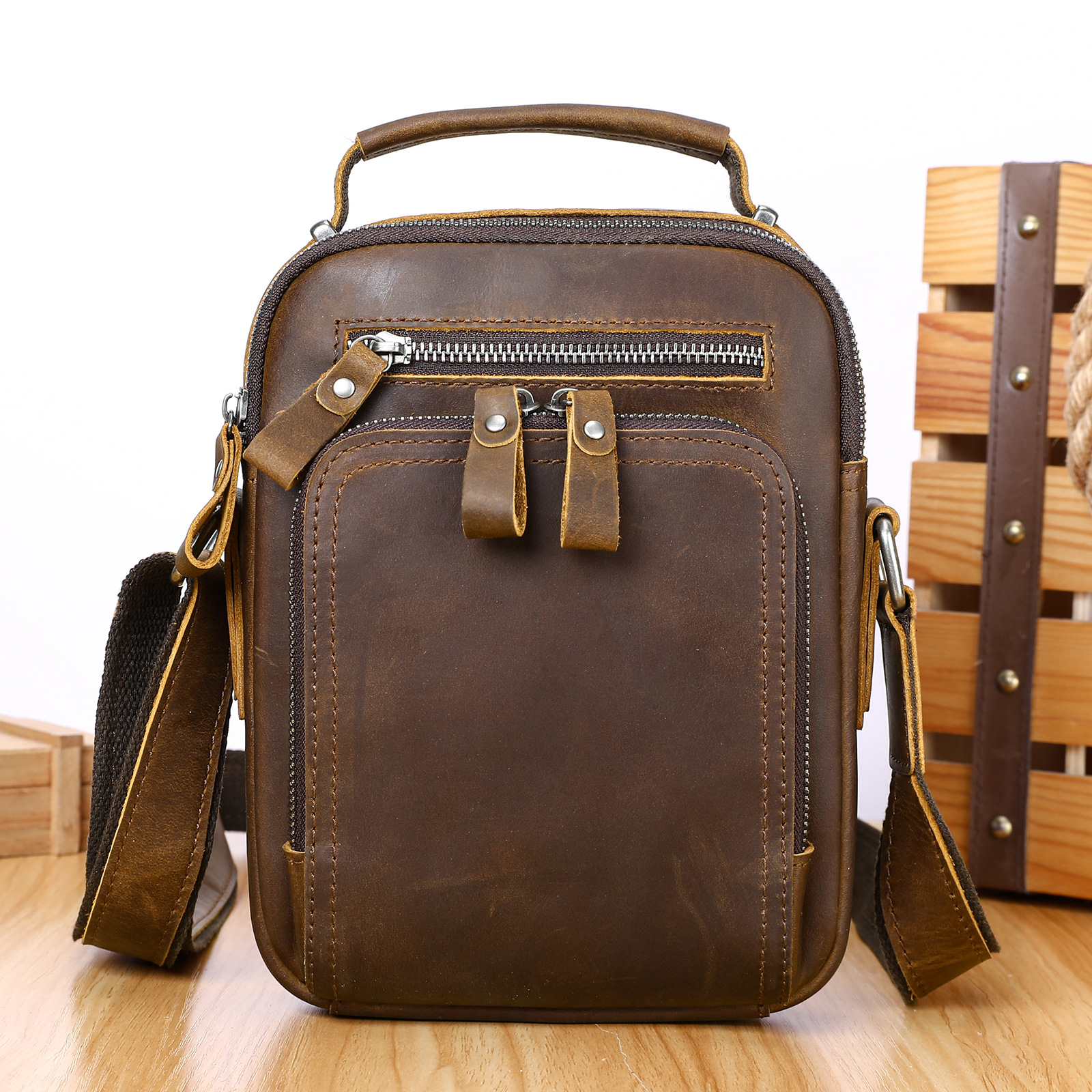 Ventas transfronterizas calientes de cuero para hombres mochila deportiva al aire libre mochila texturizada retro colección de bolsos de hombro