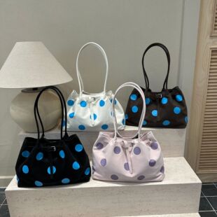 �����������c������ٴ�����ذ�Ů���s�μ�Ҹ�°��W���hŮ��