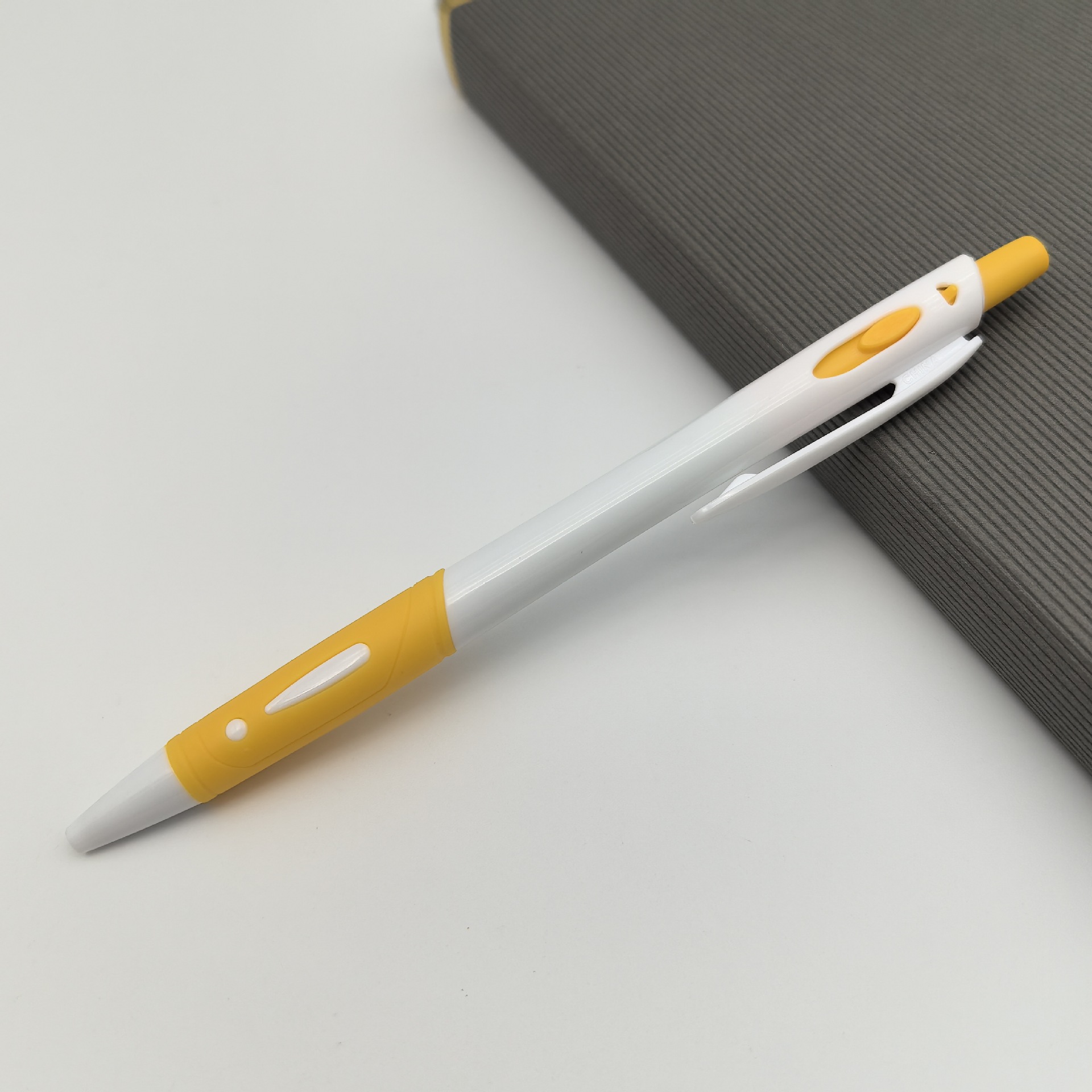 Bolígrafo publicitario de color mayorista transfronterizo bolígrafo de bolas de impresión de logotipo blanco bolígrafo de regalo publicitario