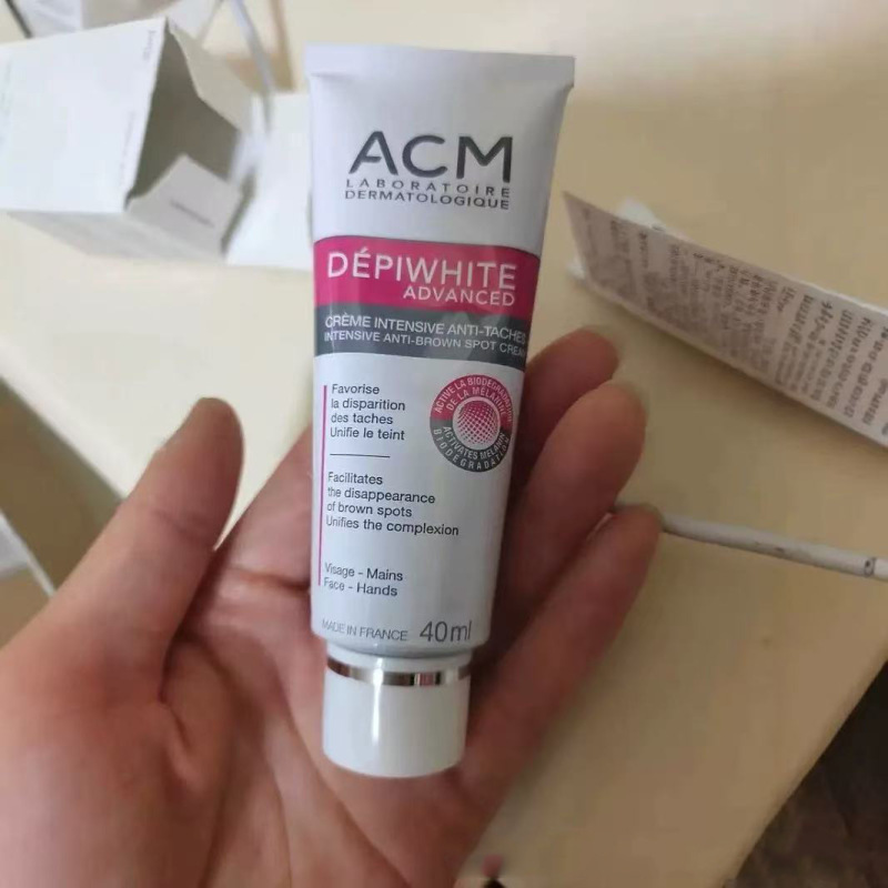 国境を越えた人気のフランス ACM Aishi チャーミング スキン ブライトニング エッセンス クリーム 肌の色を明るくし、美白するエッセンス クリーム 40ml|undefined