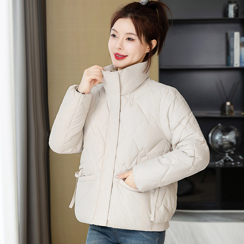 2024 otoño y invierno nuevo estilo coreano chaqueta de algodón de pluma mujer pequeña corta de cuello vertical temperamento chaqueta de algodón de diamante moda image 7