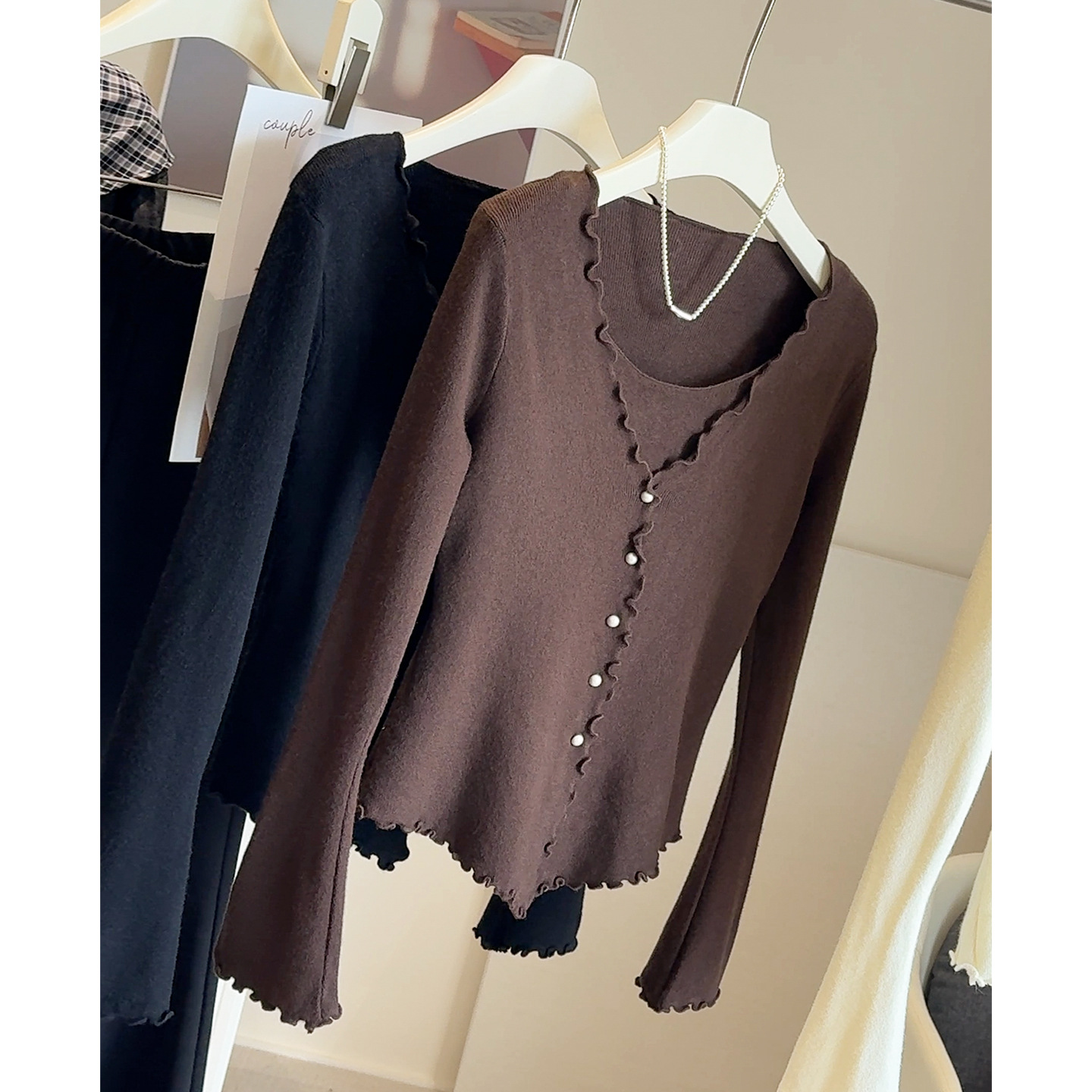 2025 Autum Popular Design V Neck Sweet Simple Wavy Edge Fake Two-Piece Bell Sleeve Knitted Cardigan for Women