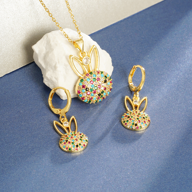 Estilo europeo y americano, collar de oro de arena vietnamita, estilo de lujo ligero, aretes de conejito con incrustaciones de diamantes, temperamento femenino durante mucho tiempo, joyería transfronteriza