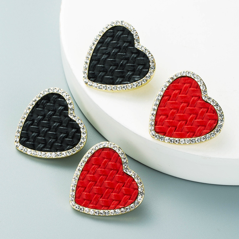 European And American Fashion & Trend New Product Creative Simple Love Heart-shaped Alloy Rhinestone Earrings Female All-matching Graceful Korean Earrings display picture 2