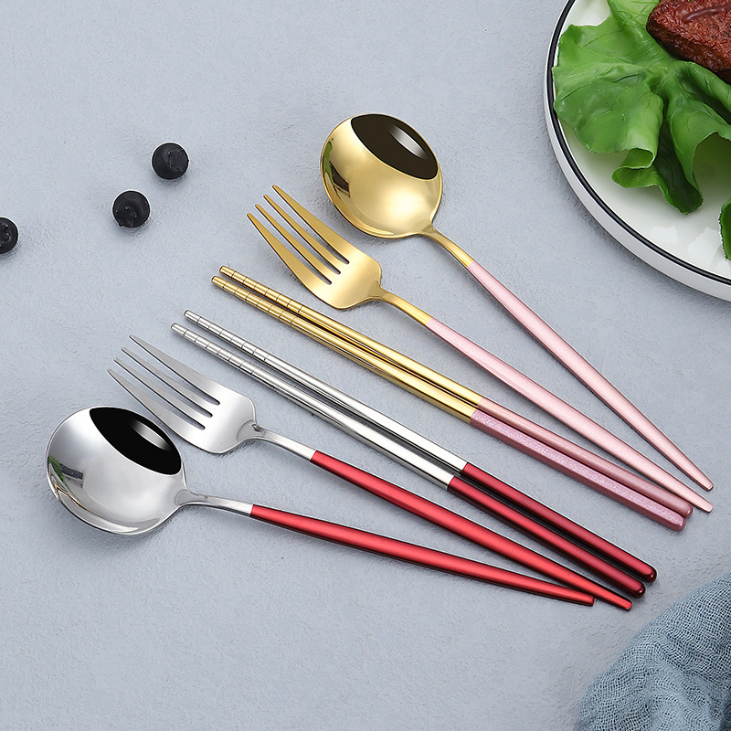 Amazon caja de regalo de Navidad transfronteriza cuchillo de acero inoxidable portugués, tenedor y cuchara conjunto de cuatro piezas cuchillo de carne y tenedor cuchara de comida principal