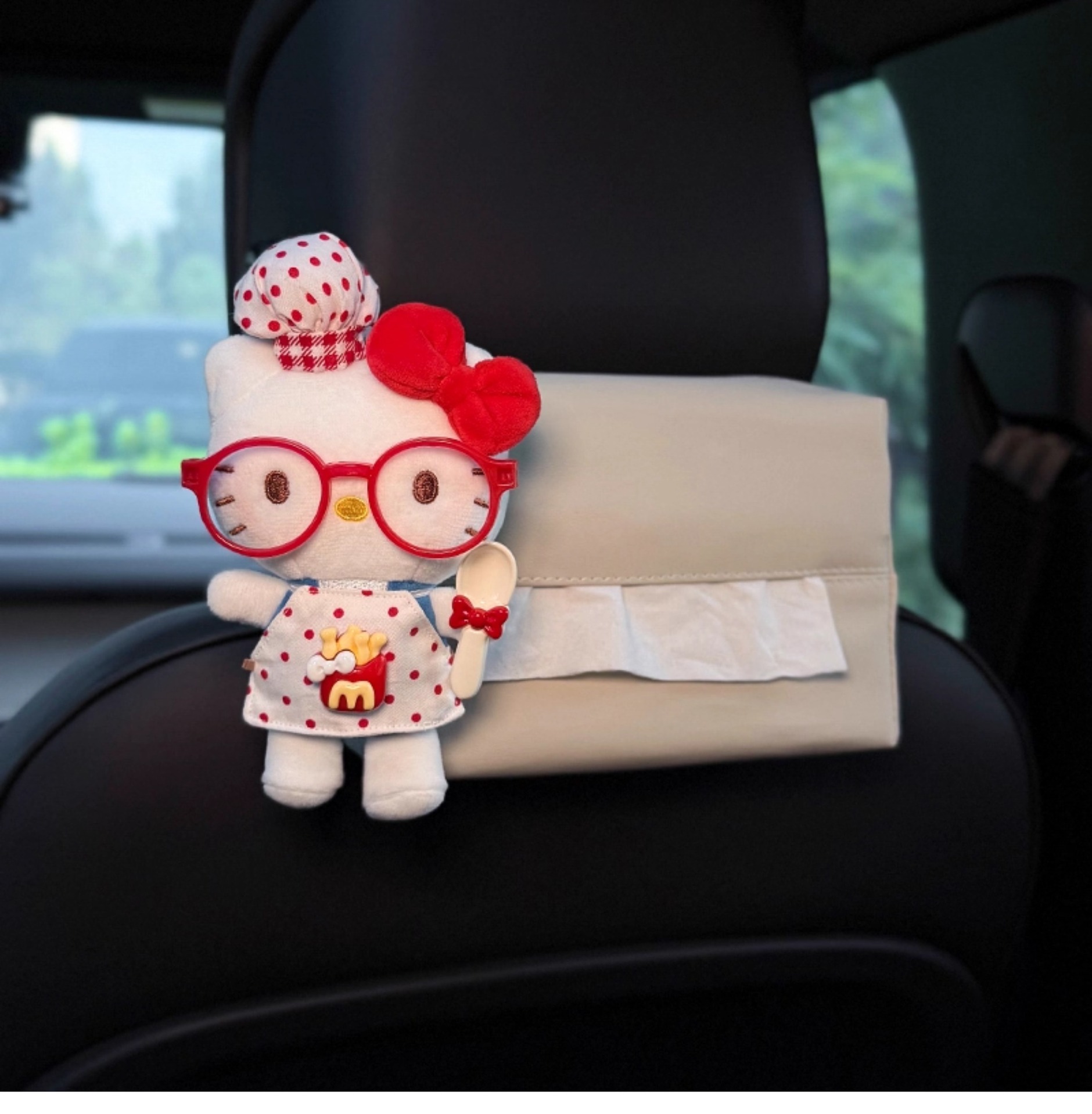 2026 New Model Car Tissue Box, Hanging Type for Car Rear Seat Headrest, High-End and Stylish Design for Women
