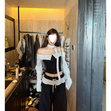 �羳  ��ʽ���c����һ�ּ��L���r��Ů�b�＾�e������¶��̿��r��