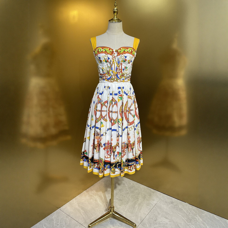 Sicilian-style carriage floral print cotton camisole dress with built-in bra cups, vintage print, waist-cinching, large hem skirt Sicilian-style carriage floral print cotton camisole dress with built-in bra cups, vintage print, waist-cinching, large hem skirt